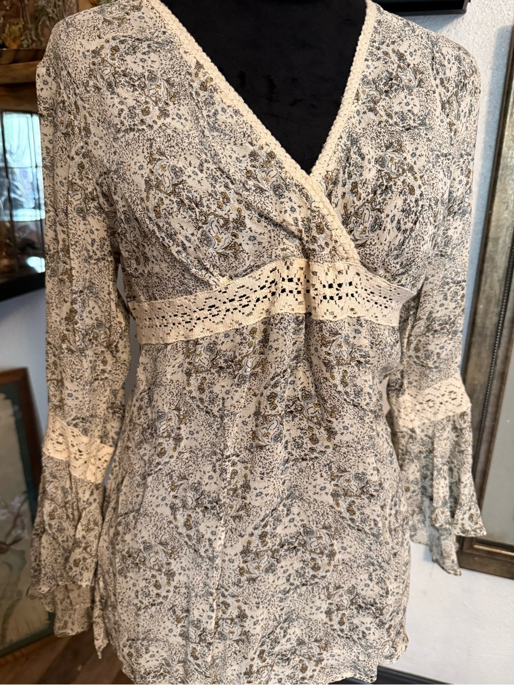 DCC Missy Floral Paisley Crochet Lace Trim Bell Sleeve Boho Tunic Top •Size M•